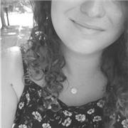 Étudiante en L1 de droit, je suis disponible pour vous aidez dans les matières littéraires du niveau collège jusqu'en terminale